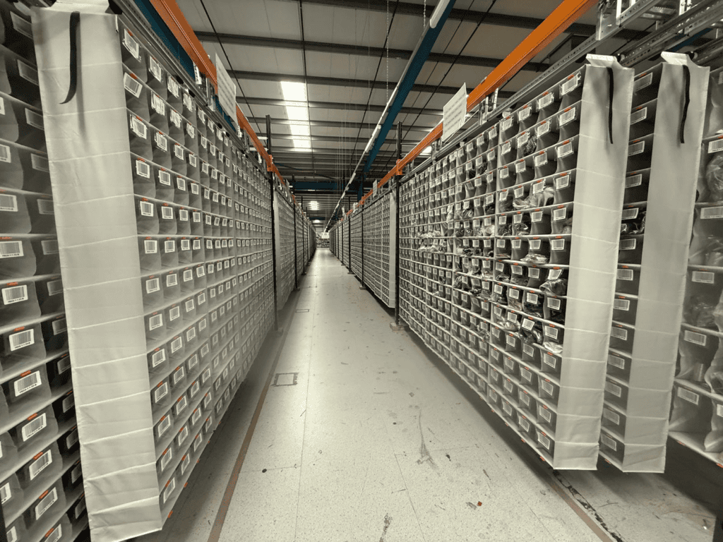 STOREGANIZER GRIS INSTALLATION DANS RACK A PALETTES
